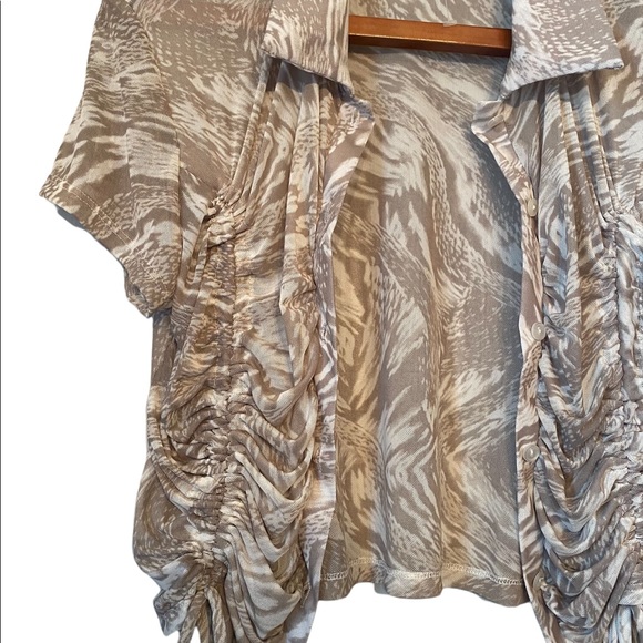 Paperoc Sheer Button Down Rouched Top - Picture 3 of 13